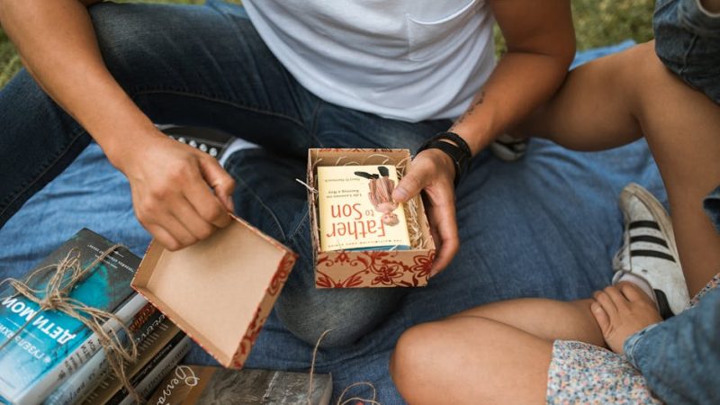 Какой подарок положить