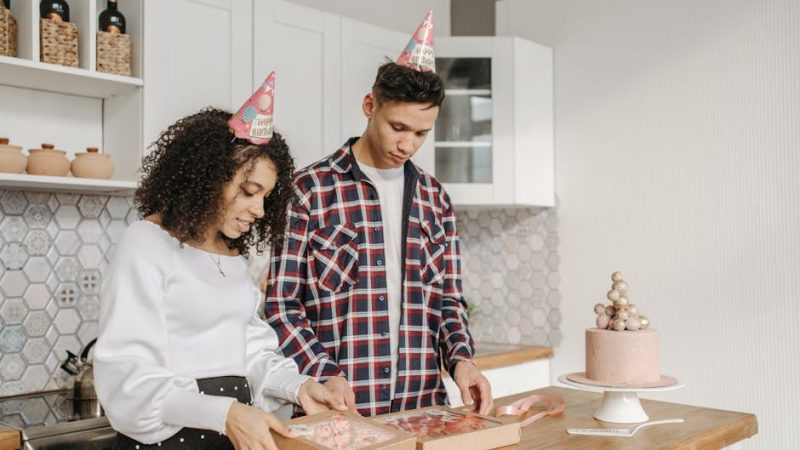 Какой сделать подарок подруге