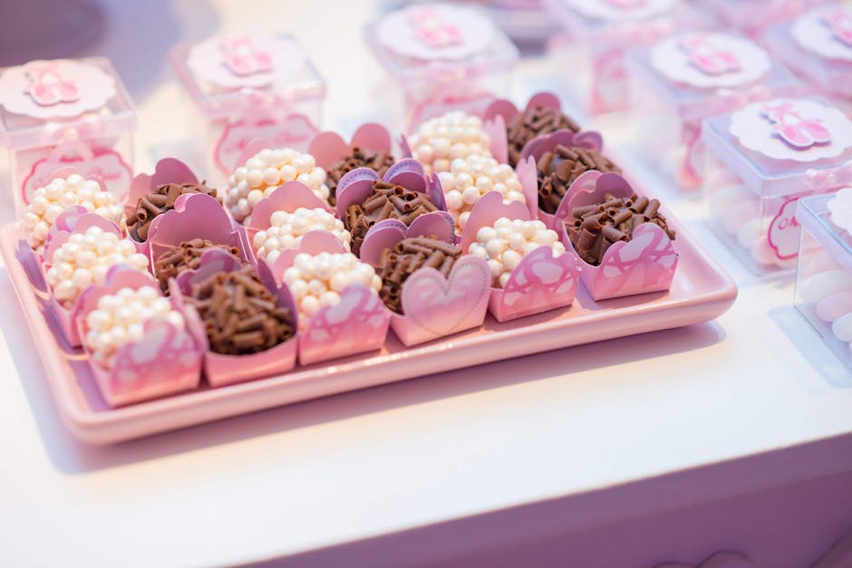 Какие подарки дарят женщине года