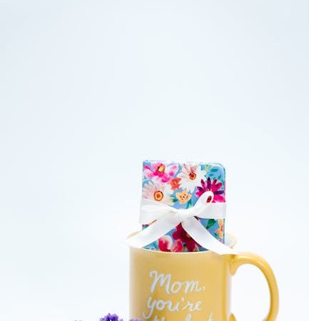 Дарите девушкам подарки