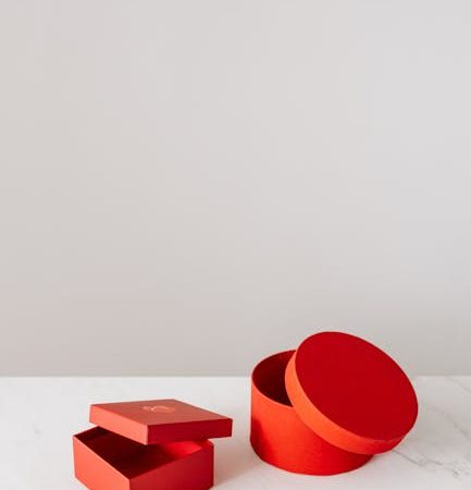 Какие подарки подарить на 20 лет