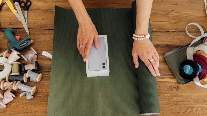 Купил подарок бывшей женщине