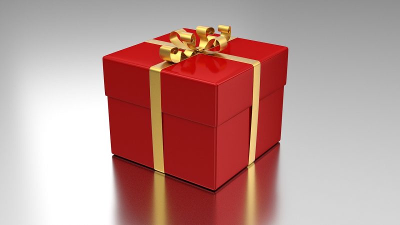 Какой лучше сделать подарок маме