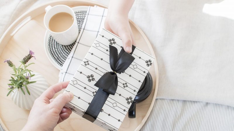 Дарим подарок мужчине