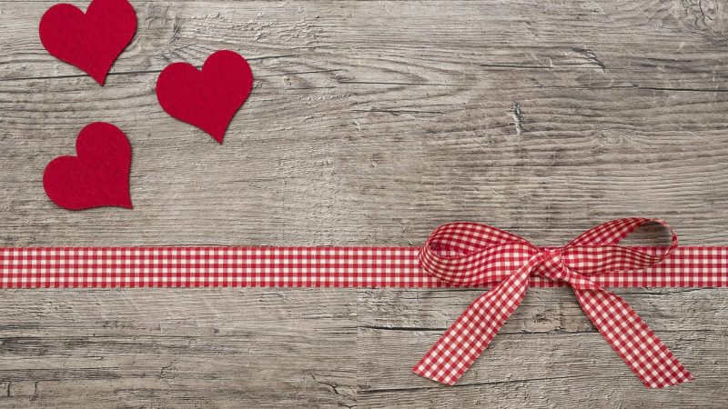 Какой сделать подарок старшей